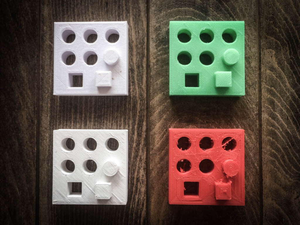 左上から「Replicator2（白）」「UP PLUS2（緑）」「ダ・ヴィンチ2.0 DUO（白）」「DS1000（赤）」