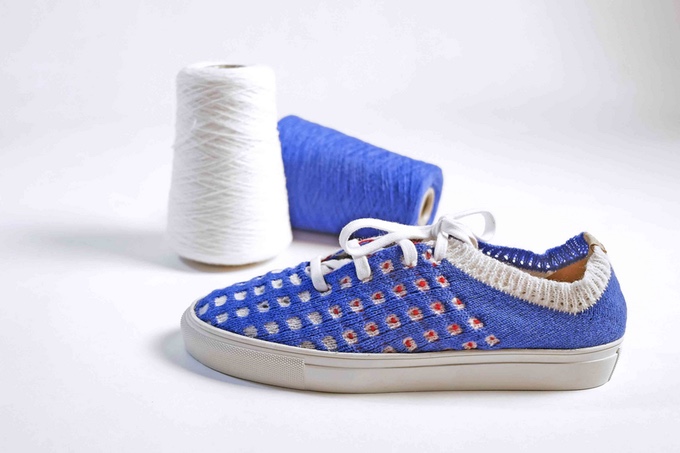 デジタルニット編み機で作った靴